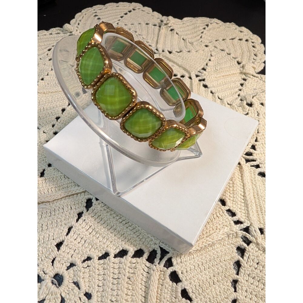 Chunky Apple Green Faceted Stretch Bracelet - Gold Tone Cushion Cut Boho Panel